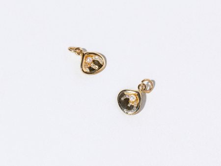 Clam on Half Shell Charm Online